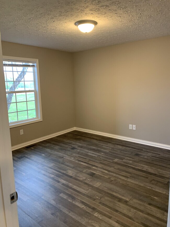 Building Photo - 301 McFadin Station St