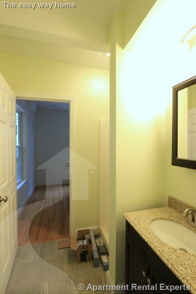 Building Photo - 25 Lewis St