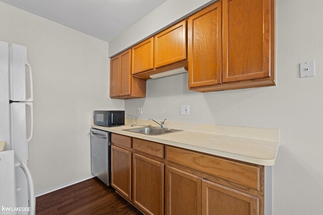 Building Photo - 2012 Orchard Crest St