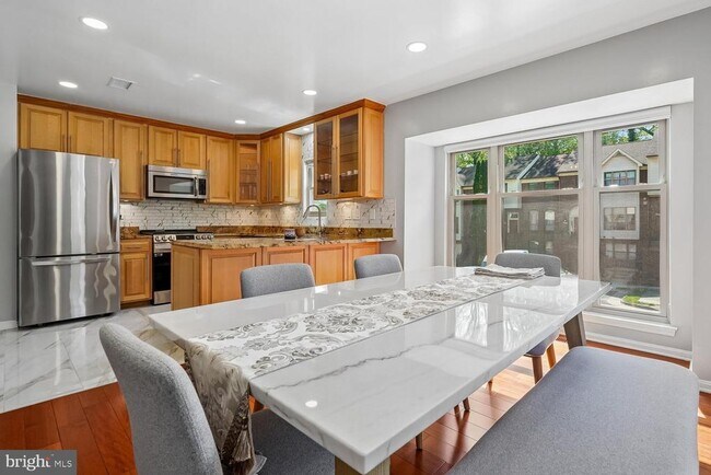 Building Photo - 6608 Westbury Oaks Ct