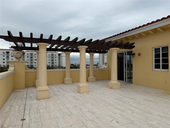 Building Photo - 107 Mendoza Ave