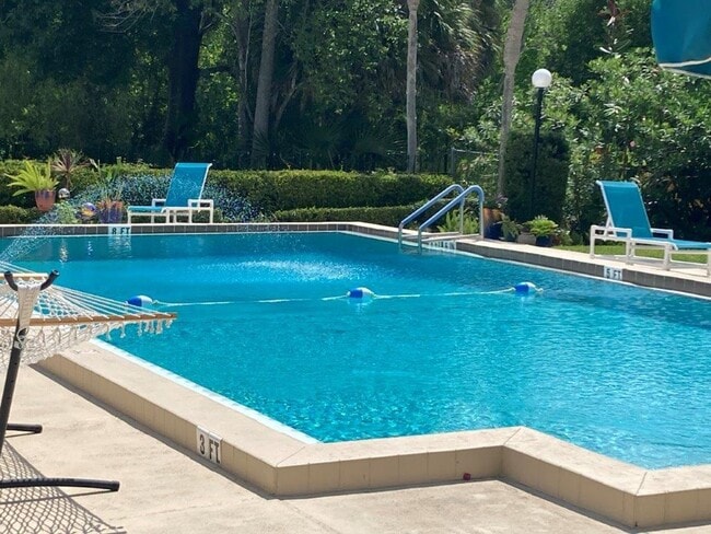Building Photo - 3 Bedroom 2 Bathroom Condo at Palomar Plac...