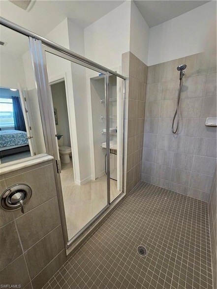 Building Photo - 2437 Orchard St