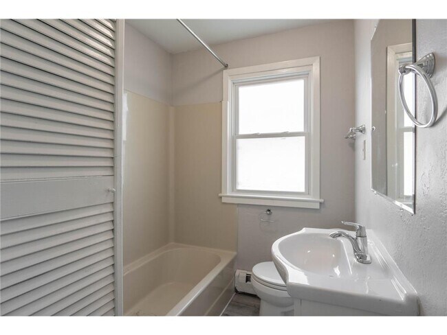 Building Photo - 3822 Fremont Ave N