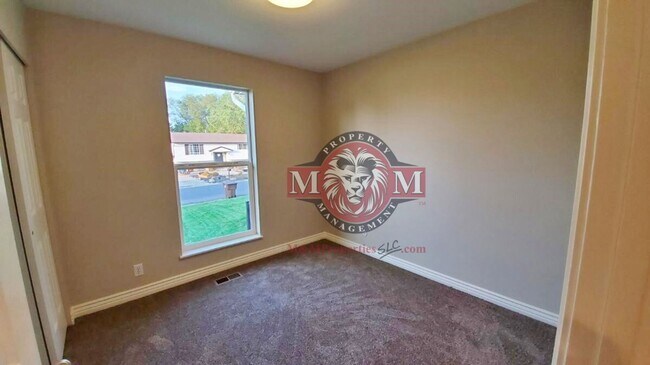 Building Photo - 5 Bd 3 Ba Remodeled Home in Midvale