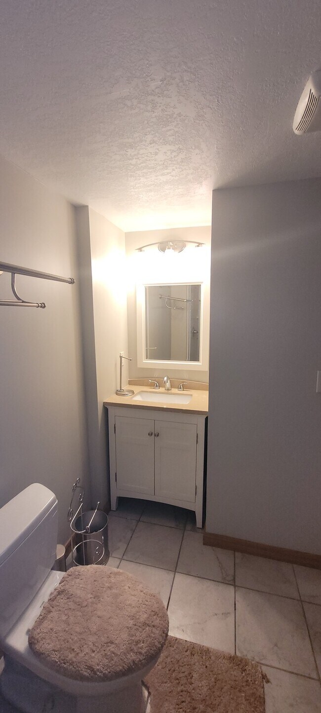 Building Photo - Fruitfully ready for your move in!