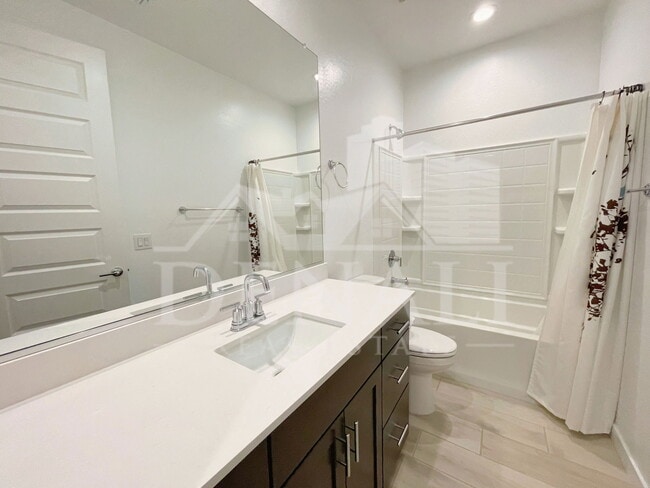 Building Photo - 784 S Hawk Ln