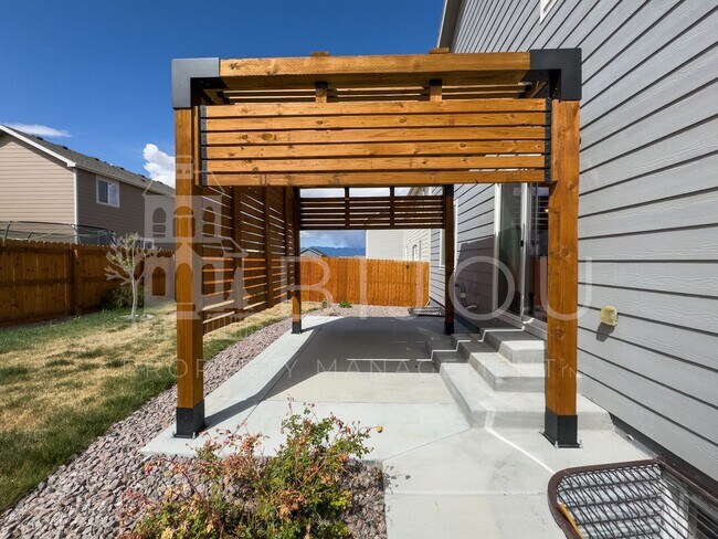 Building Photo - 10881 Aliso Dr