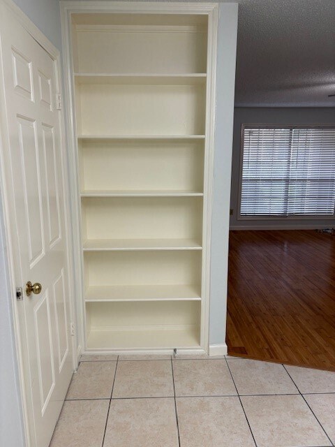 Building Photo - 1311 Antoine Dr