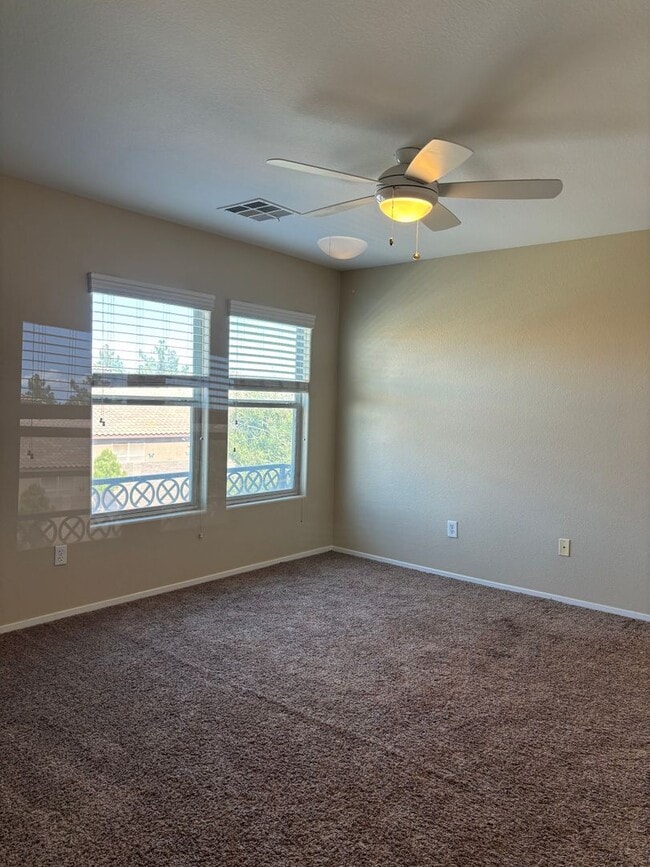 Building Photo - Southwest 5 bd 3 full bath with 2 car gara...
