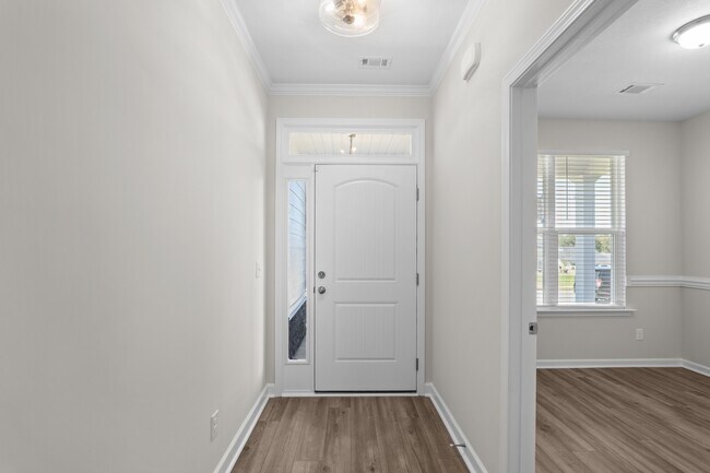 Building Photo - 8132-8132 Snelling Dr