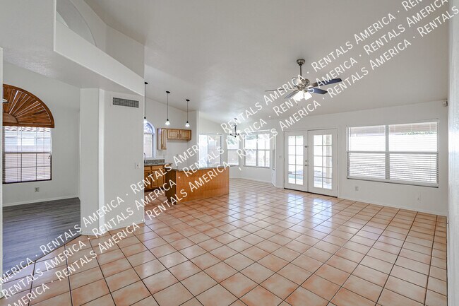 Building Photo - 1105 N Quail