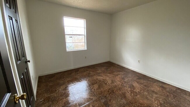 Building Photo - Single Family Home