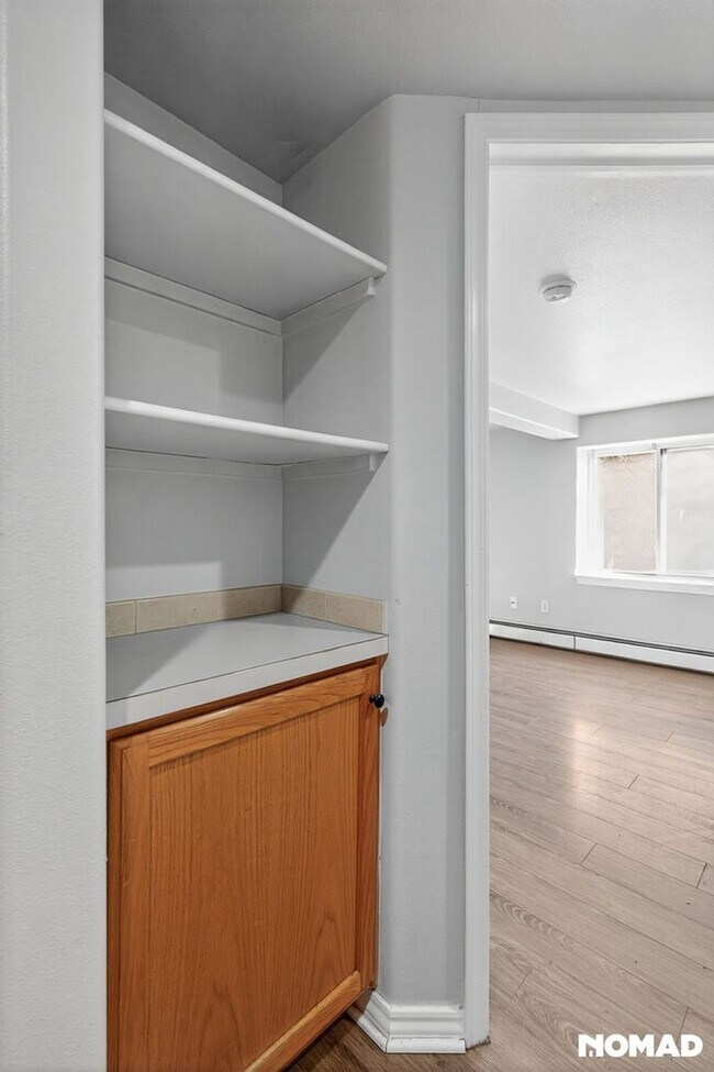 Building Photo - 30 W Navajo St