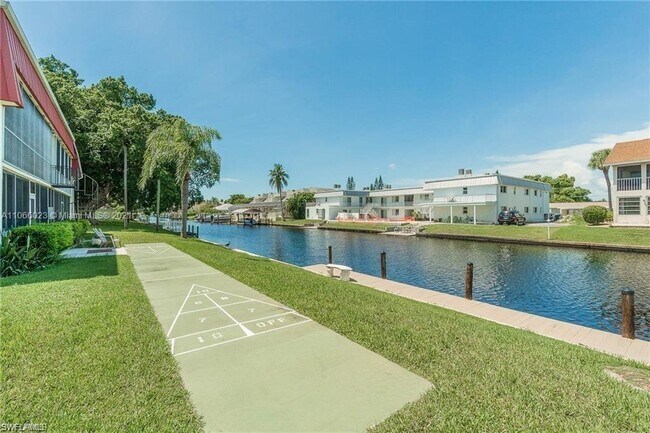 Building Photo - 4912 Vincennes St