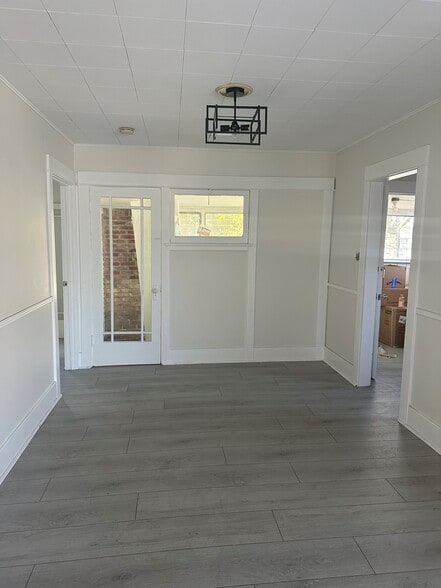 Building Photo - 205 W Palmer Ave