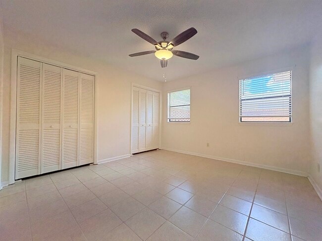 Building Photo - 164 SE Villas Ct
