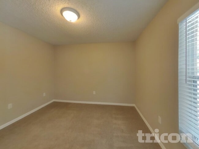 Building Photo - 272 Kings Pond Ave