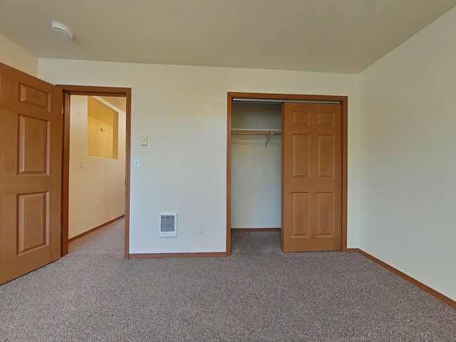 Building Photo - WINTER SPECIAL ~ $900 OFF FIRST MONTH RENT