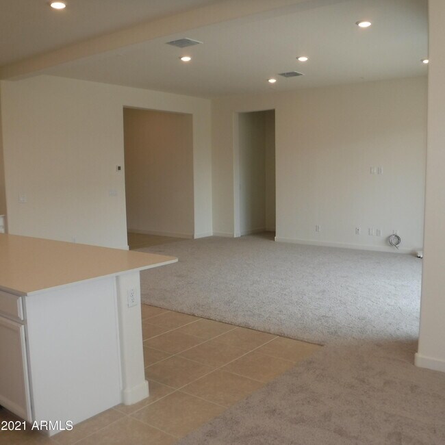 Building Photo - 16755 W Sand Hills Rd