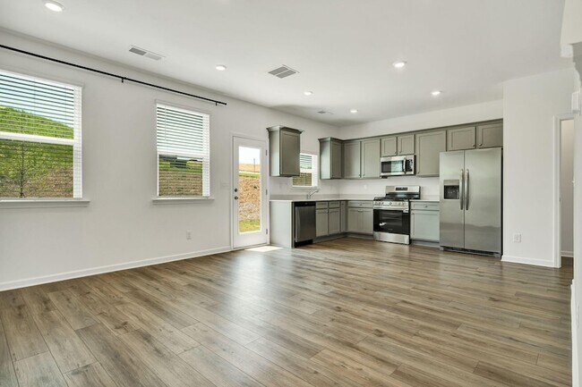 Building Photo - 5010 Highwood Dr