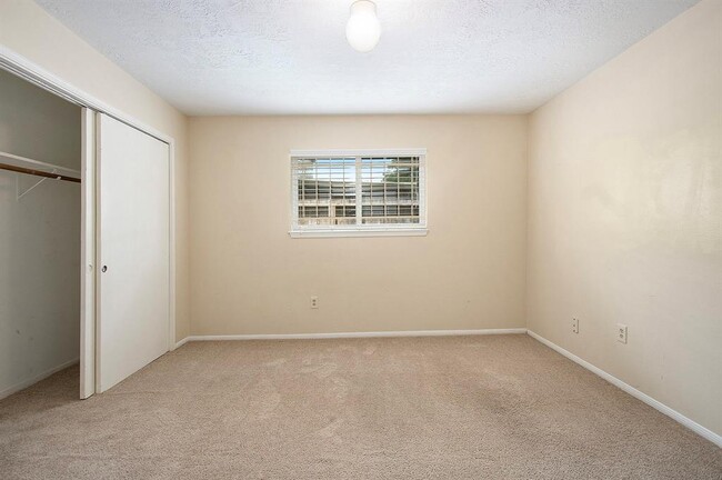 Building Photo - 5026 Spring Forest Dr