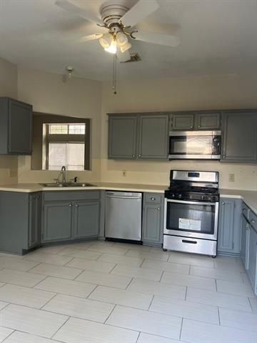 Building Photo - 8113 Azzura Dr