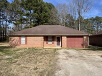 Building Photo - 2bd/2ba with an oversized single car garage