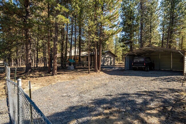 Building Photo - Beautiful Home- Backs up to BLM Land