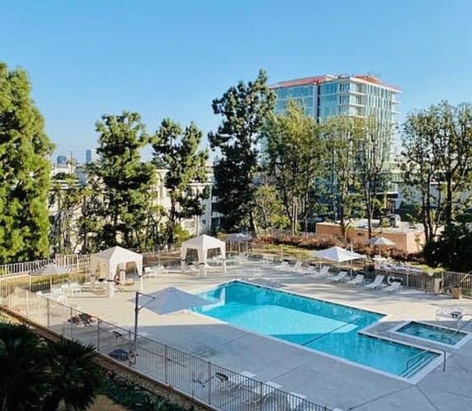 Building Photo - 100 S Doheny Dr