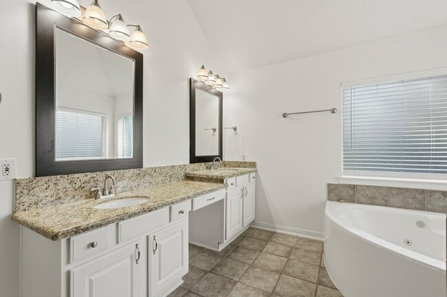 Building Photo - 3014 Northshire Ct