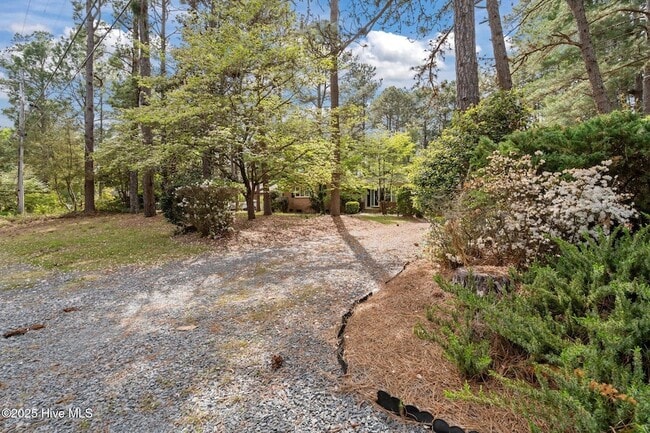 Building Photo - 185 Pine Ridge Dr