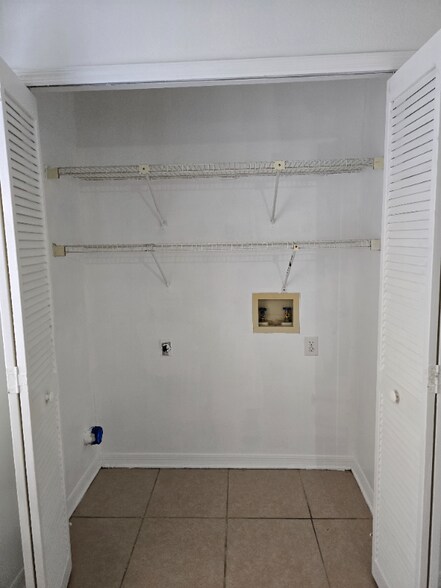 Building Photo - 3205 Montrose Cir