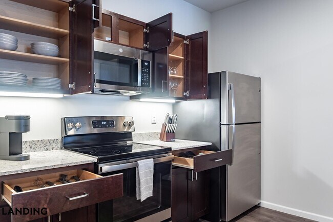 Building Photo - 2023 N Broadmoor Ave