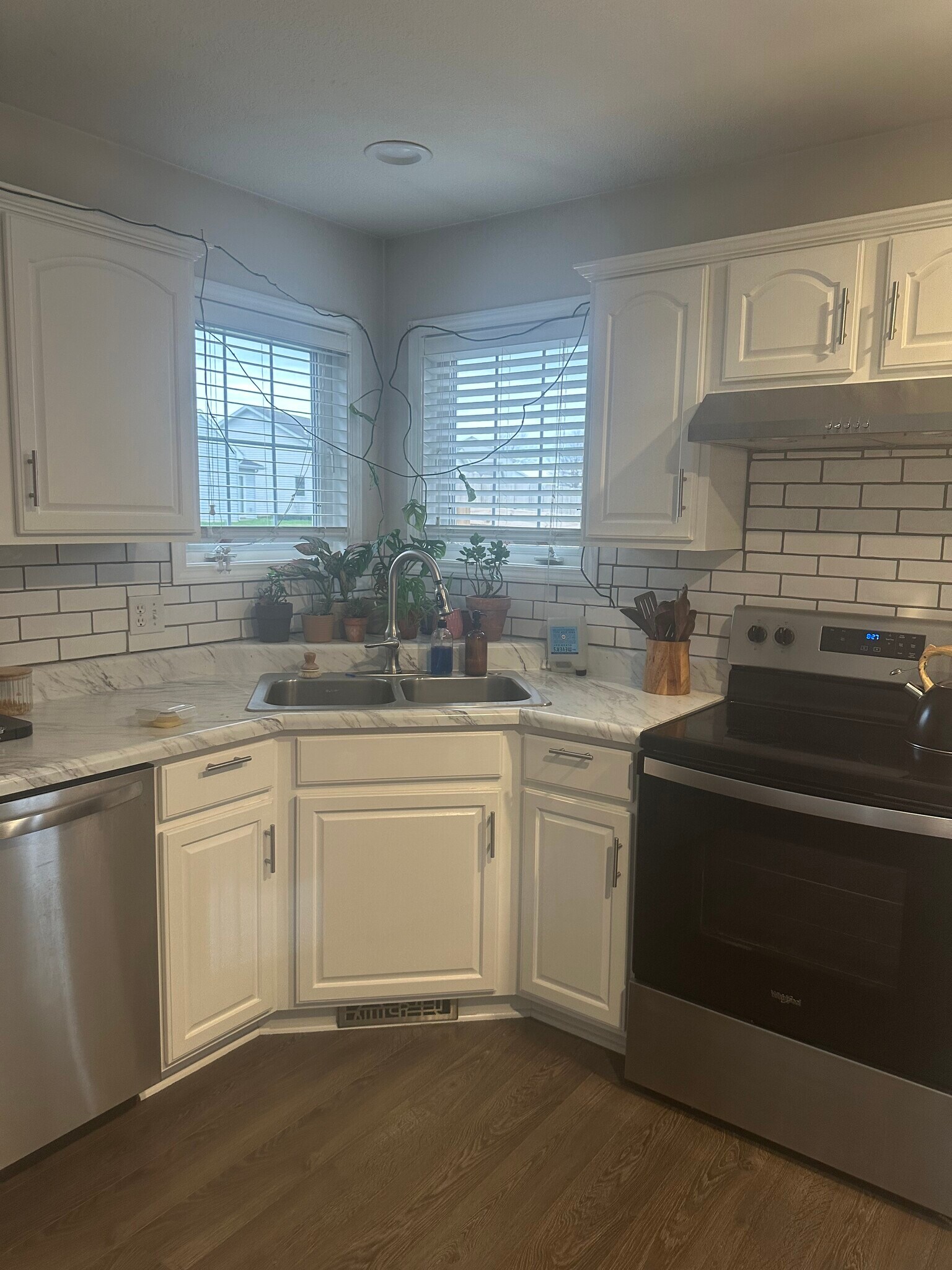 Building Photo - 9527 Acacia Psge