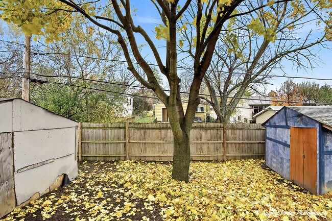 Building Photo - 1219 Brentwood Dr