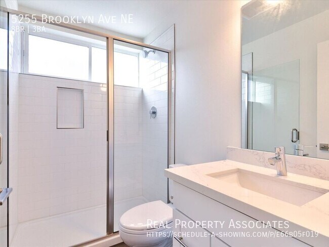 Building Photo - 5255 Brooklyn Ave NE