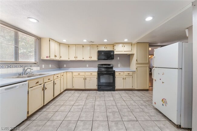 Building Photo - 4268 Hampshire Cir