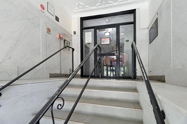 Building Photo - 301 79th St