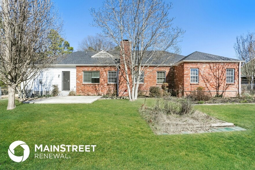 Building Photo - 6041 Syon Cove