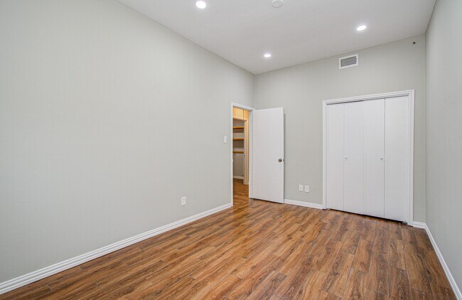 Building Photo - 10546 Rippling Fields Dr