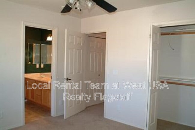 Building Photo - 381 W Cattle Drive Trail