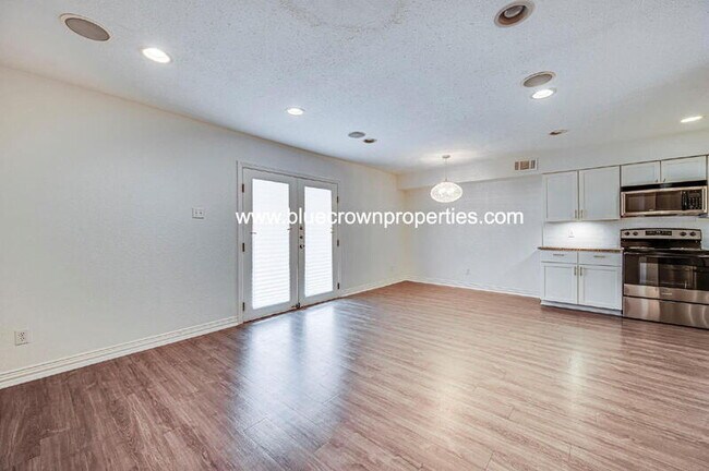 Building Photo - 2722 Knight St