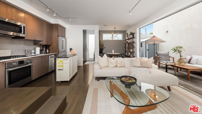 Building Photo - 705 Sunset Ave