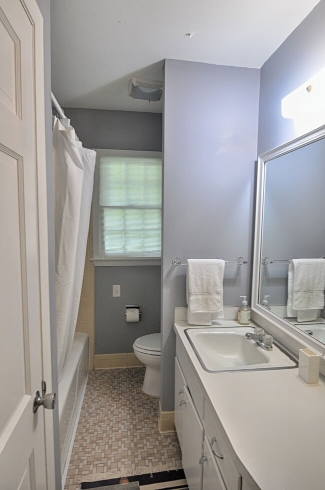 Building Photo - Lovely Ranch in Hope Valley North - Durham