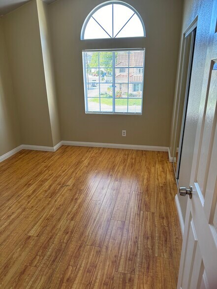 Building Photo - 40068 Milkwood Ln