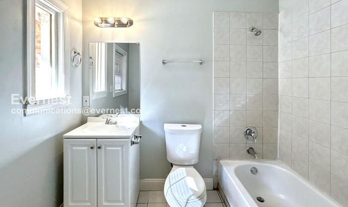 Building Photo - 1964 Laurel Ln