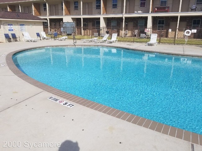 Building Photo - 2000 Sycamore Ave