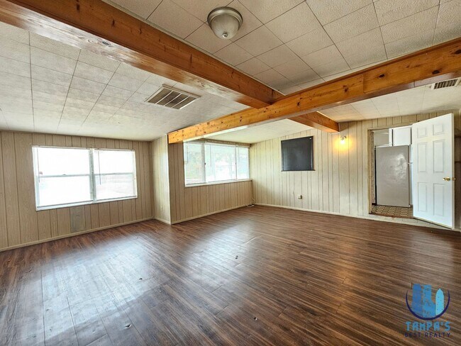 Building Photo - 4 Bedroom, 3 Bath HOUSE with a detached 1 Bedroom and 1 bath in Lakeland *MOVE-IN SPECIAL*
