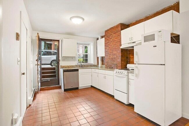 Building Photo - 15 Appleton St